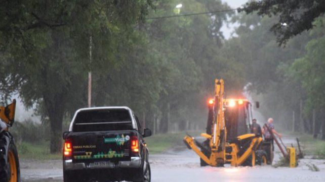 Se inundó el acceso a Viale y cortaron la Ruta 18.