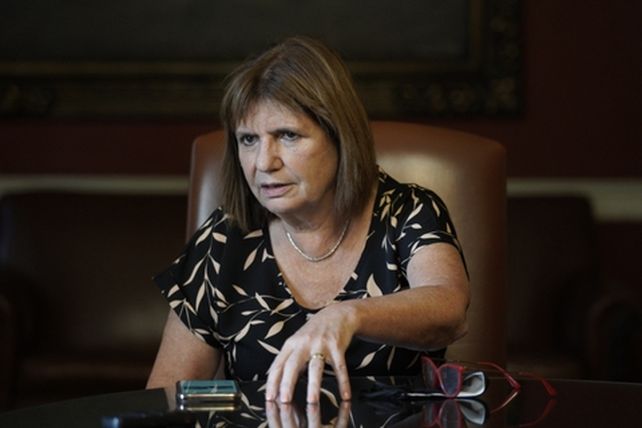 Bullrich también apuntó contra los violentos antidemocráticos que golpearon