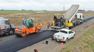 Rogelio Frigerio firmó convenios con comunas y municipios para continuar con el Plan de Mantenimiento y Conservación Vial de rutas provinciales a través de DPV