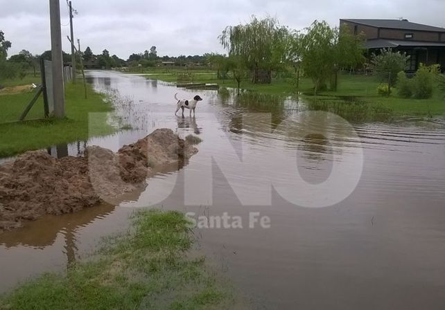 Arroyo Leyes. Pasó una semana y los vecinos observan que el agua no se retira de las calles.