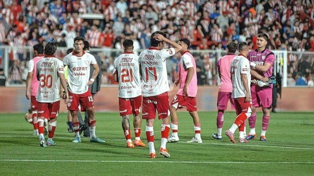 Unión no rinde en casa, perdió con Aldosivi y por primera vez se fue silbado