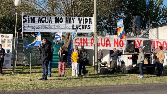 Ambientalistas y vecinos renovaron su reclamo ambiental con multitudinaria marcha al puente internacional en Gualeguaychú en defensa del río Uruguay