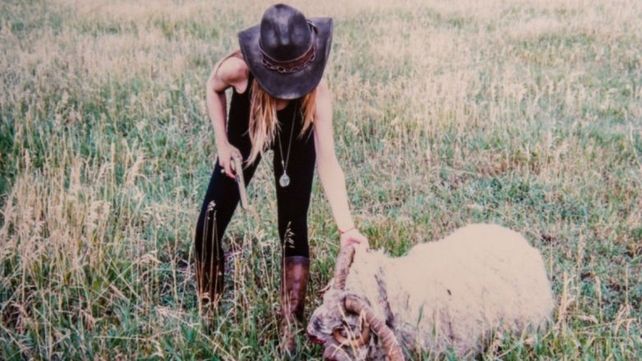 Repudio por la aparición de fotos de Victoria Vanucci y Matías Garfunkel cazando animales