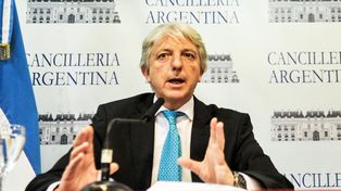 Según libro de memoria el viceministro de Relaciones Exteriores de la gestión Macri, Carlos Foradori, selló un acuerdo por Malvinas&nbsp; estando borracho&nbsp;