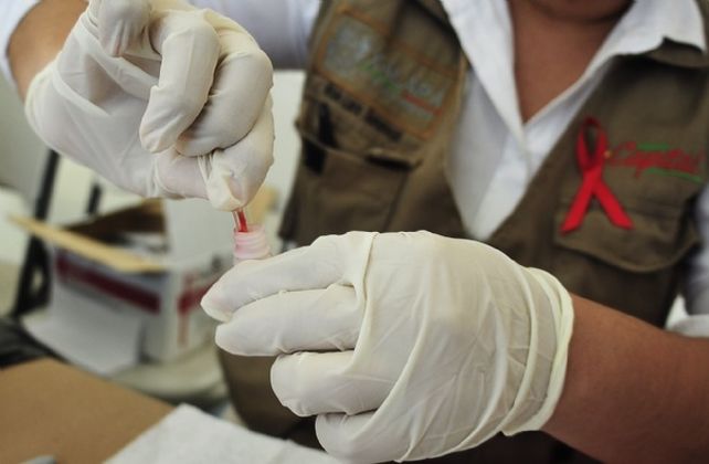 Actualmente es posible contener la enfermedad utilizando una combinación de drogas