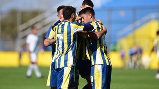 Central logró la primera victoria en el torneo y con el empate en el debut suma cuatro unidades.