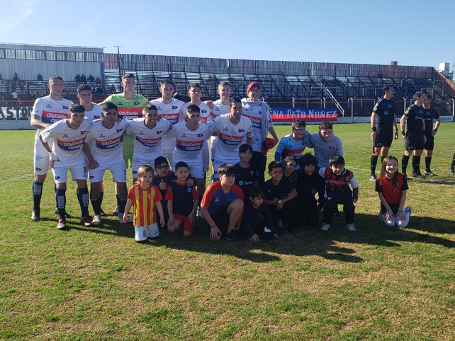Central Córdoba se mide ante Defensores de Cambaceres en el Gabino Sosa.