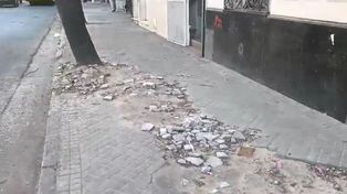 Así está la vereda del frente del Colegio de Bioquímicos en Santa Fe al 1800.