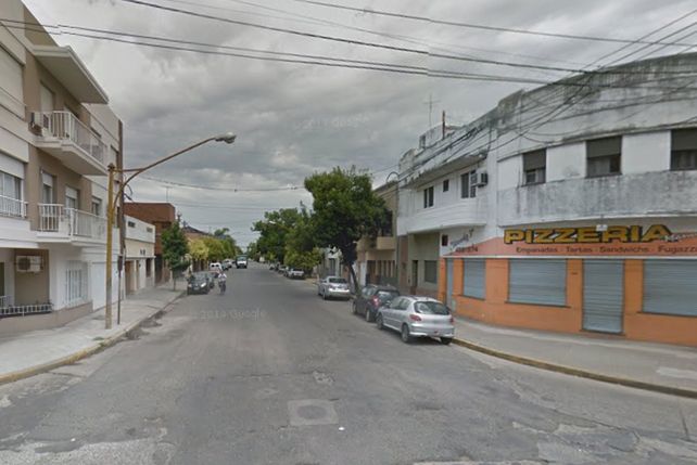 Foto panorámica de calle Pedro de Vega al 4100 del barrio Villa Hipódromo adonde asesinaron a Oscar Rodolfo Juárez de 37 años y a Víctor Sotelo de 30.