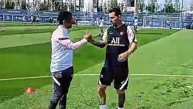 Lionel Messi ya trabaja con sus nuevos compañeros del PSG francés. 