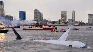 Nueva York: un avi&oacute;n con 151 personas a bordo se precipit&oacute; en el r&iacute;o Hudson