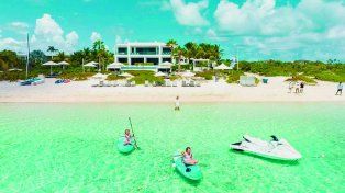 Turks & Caicos combina playas de arena blanca, aguas cristalinas y una naturaleza preservada que lo convierte en uno de los destinos más exclusivos del Caribe.