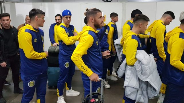 El plantel de Central desembarcó en Caxias do Sul y de ahí a Porto Alegre para enfrentar este martes a Inter.