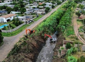 Ante la llegada de El Niño, Santa Fe refuerza su plan hídrico con la limpieza de más de 350 kilómetros de canales troncales en siete departamentos
