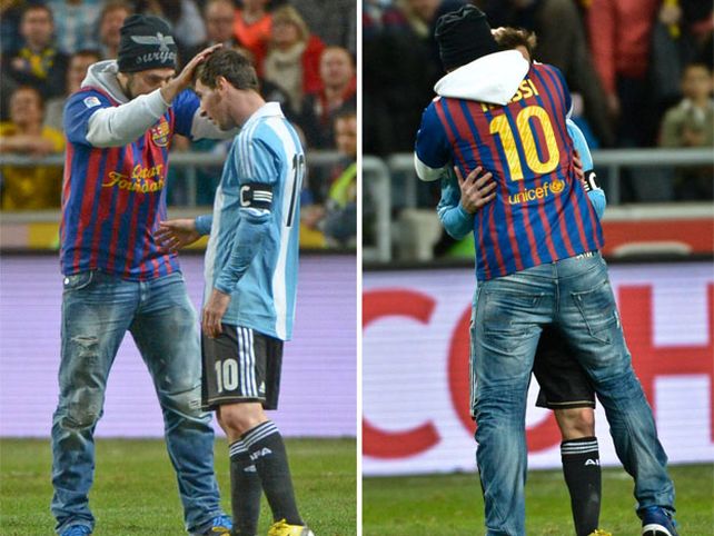 Un hincha se metió a la cancha para besar a Messi
