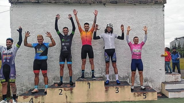 Uno de los podios de las categorías de ciclismo que formaron parte.