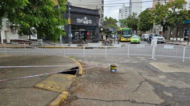 Assa vinculó el socavón de bulevard y 9 de julio con las últimas lluvias. Assa vinculó el socavón de bulevard y 9 de julio con las últimas lluvias.