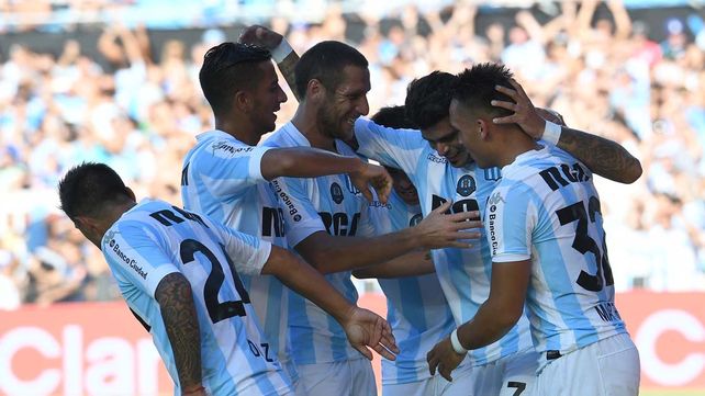Racing goleó a Lanús, que preservó titulares