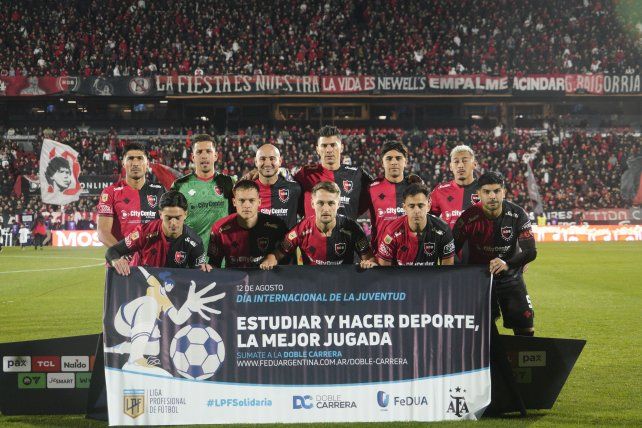 La formación inicial de Newells.
