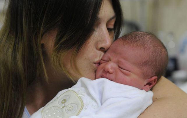 Nacieron los primeros bebés por fertilización asistida en un hospital público