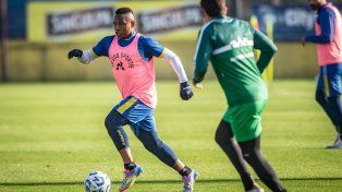 Jaminton Campaz jugó su primer amistoso con Central tras su regreso de la selección de Colombia.