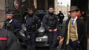 No era un detective del robo del Louvre, apenas un adolescente elegante