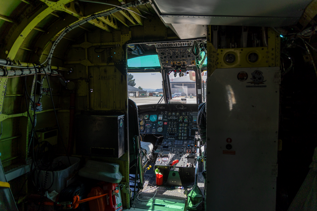 Interior del helicóptero Sikorsky S61N, que se usa para los incendios en la Patagonia.