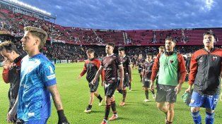 Colón igualó 0-0 con Deportivo Morón y le alcanzó para mantener la categoría.