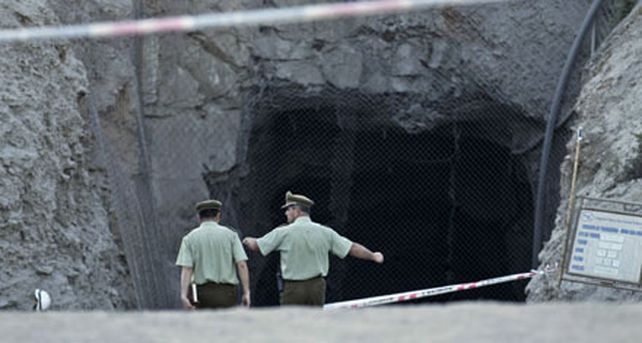 Los 33 mineros atrapados tienen bajo peso y est&aacute;n deshidratados