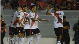 River pisa Mendoza para quedar como único puntero