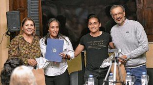 Romina Mastracho y Carolina Benke juntos a la diputada provincial Carina Ramos y Carlos Saboldelli.&nbsp;