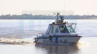 La Prefectura desplegó el operativo con el apoyo de un helicóptero perteneciente a la fuerza de seguridad.