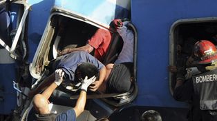 49 muertos y m&aacute;s de 670 heridos en un choque de tren en Once