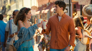 La nueva comedia romántica que la rompe en Netflix sigue a Poppy y Alex