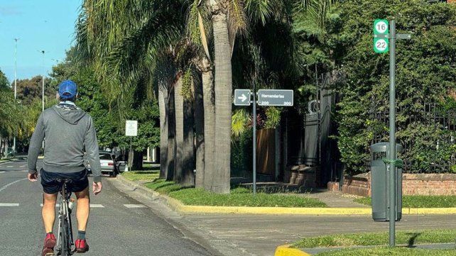 Las paradas de la nueva línea de colectivos ya fueron colocadas