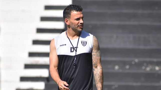 Ariel Broggi podría ver amenazada su continuidad en Gimnasia de Mendoza si se llevara una derrota del Coloso ante Newells.
