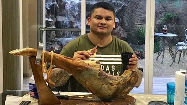 El Chino Maidana pasa sus días entre amigos, familiares y placeres culinarios