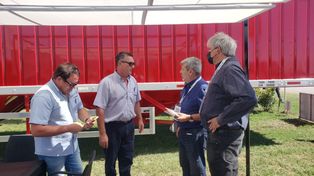 El secretario de Industria, Claudio Mossuz, dialogó con los industriales santafesinos presentes en Expoagro.