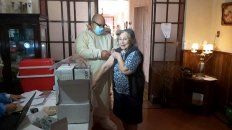Los abuelos mostraron satisfacción y esperanza al ser inoculados contra el coronavirus. Los abuelos mostraron satisfacción y esperanza al ser inoculados contra el coronavirus.