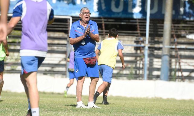 Argentino.&nbsp;José Previti y el cuerpo técnico que arrancó la pretemporada 2026 en el estadio Olaeta&nbsp; 