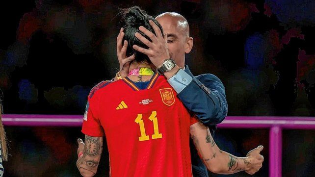 La FIFA suspendió de manera provisoria a Luis Rubiales por 90 días.