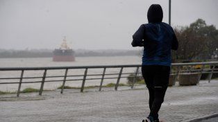 El tiempo en Rosario: miércoles frío con posibles lluvias aisladas y lloviznas
