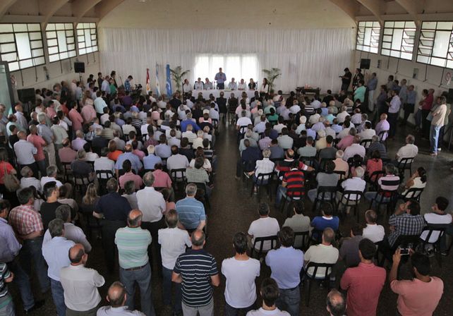 Galpón lleno. Hubo más de 300 productores presentes en la Rural de San Justo para escuchar al ministro / Foto: Gentileza Municipalidad de Santa Fe