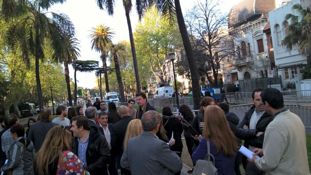 Oroño al 1500. La Multisectorial Rosario Contra el Tarifazo expresó sus críticas a la audiencia.