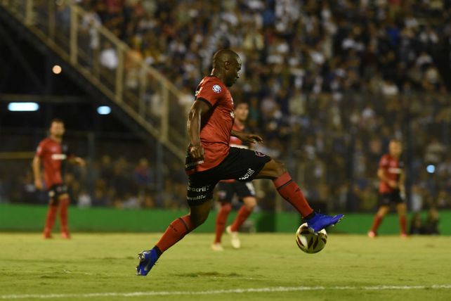 Luis Leal vuelve al equipo titular en lugar del juvenil Requena