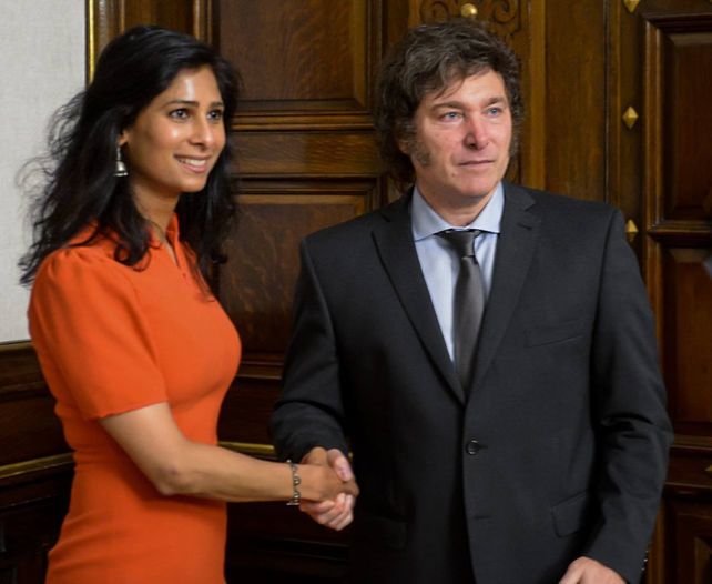 El presidente Milei detalló que gestiona ante un nuevo acuerdo que le permita endeudarse más.