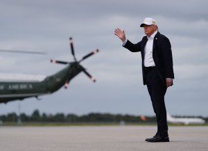 En medio de las predicciones apocalípticas, Trump no quiere controlar las IA