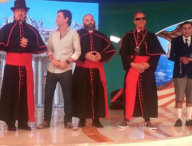 La cumbia papal, el delirante hit de Sin Codificar, causa furor en Twitter y Facebook