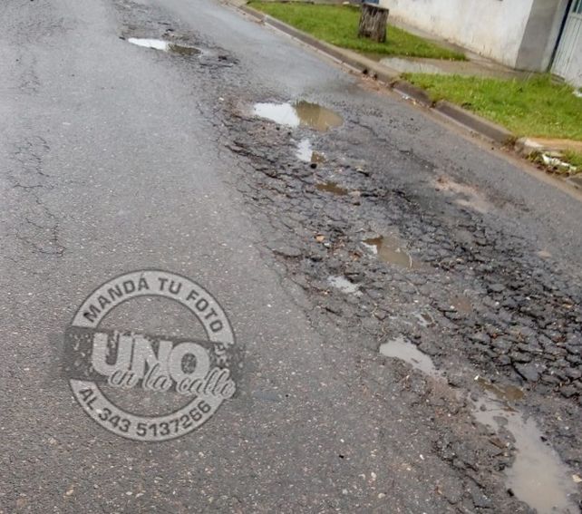 Tremendos baches en Mihura y Crespo