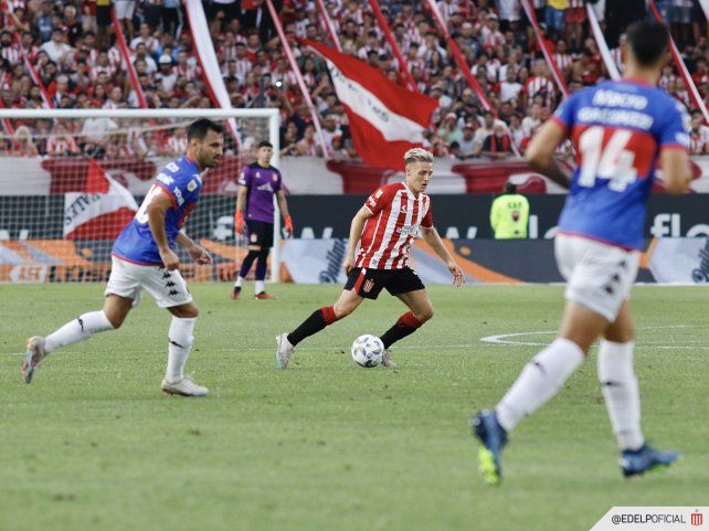 Estudiantes ganó en su estadio.